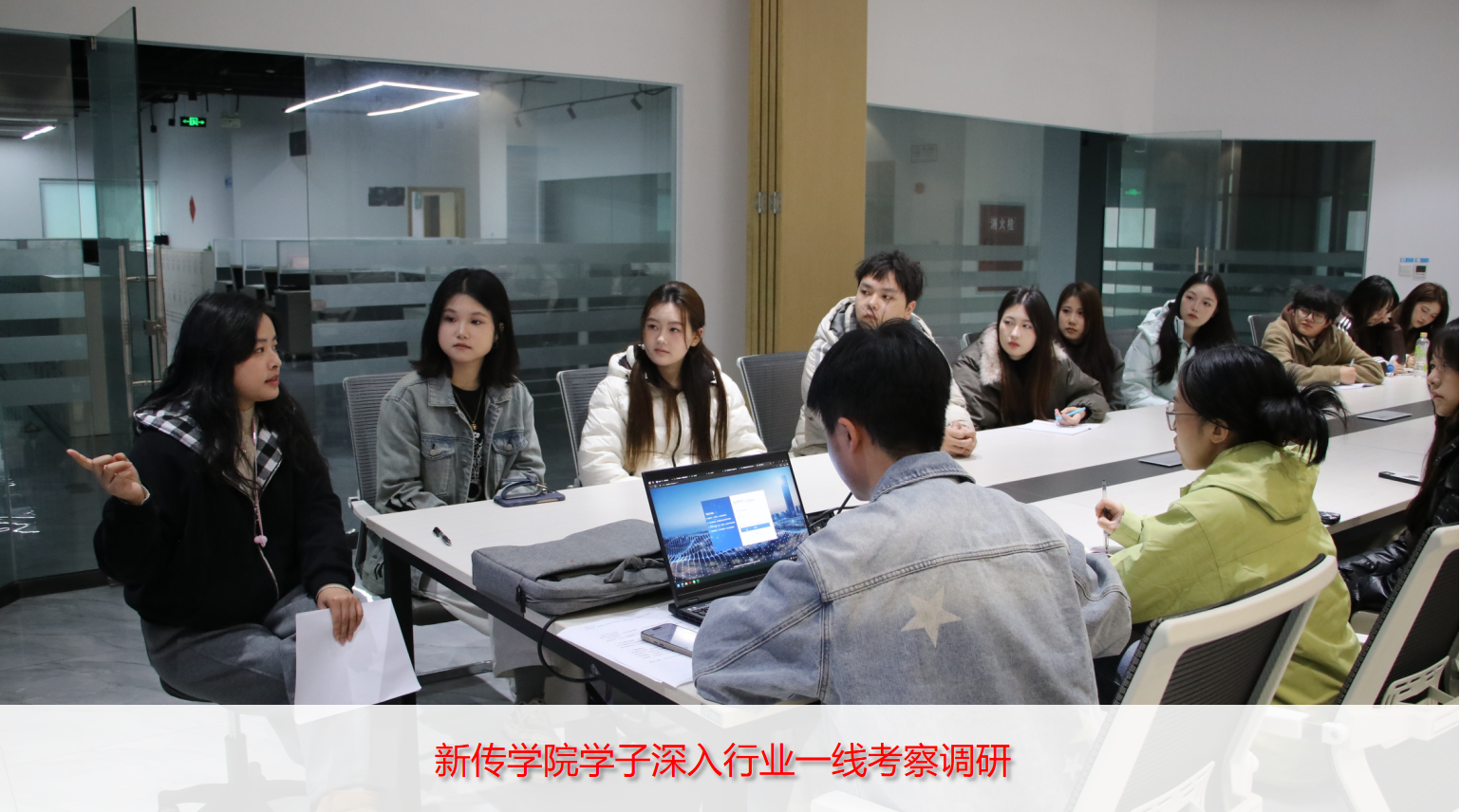 新闻与传媒学院师生赴峨眉山市融媒体中心参观学习