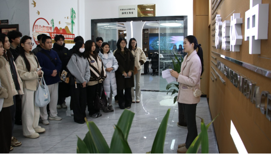 西南民族大学新闻传播学院邓备教授莅临我院开展讲座